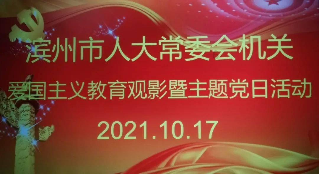 救援落湖男孩